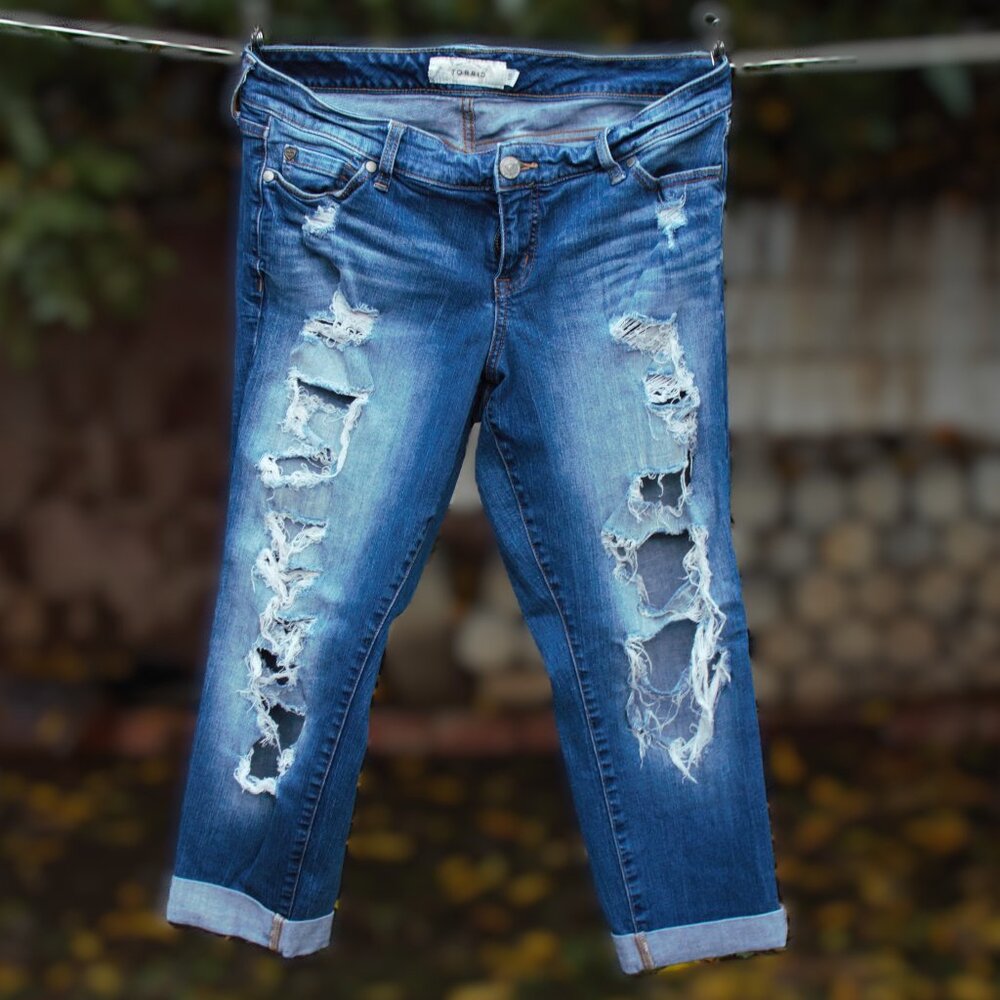 Torrid Cropped Distressed Jeans 10